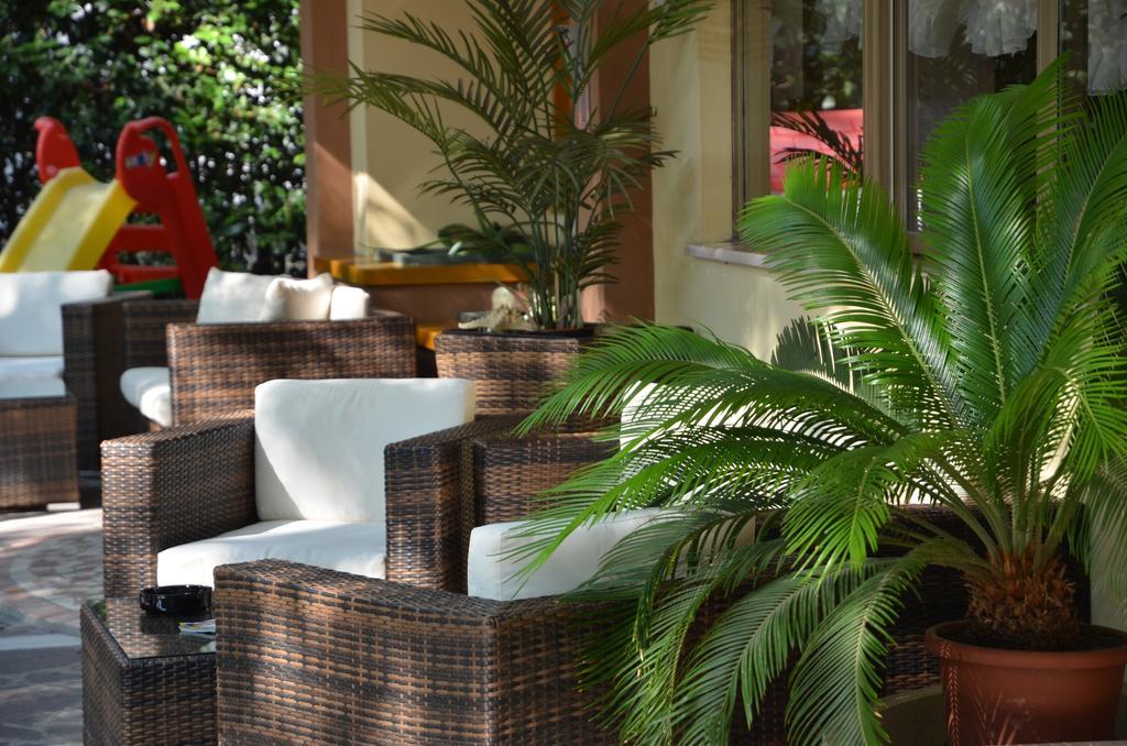 Hotel Monique Червия Экстерьер фото