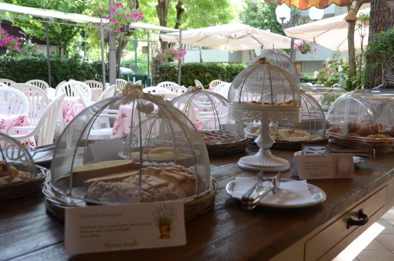 Hotel Monique Червия Экстерьер фото