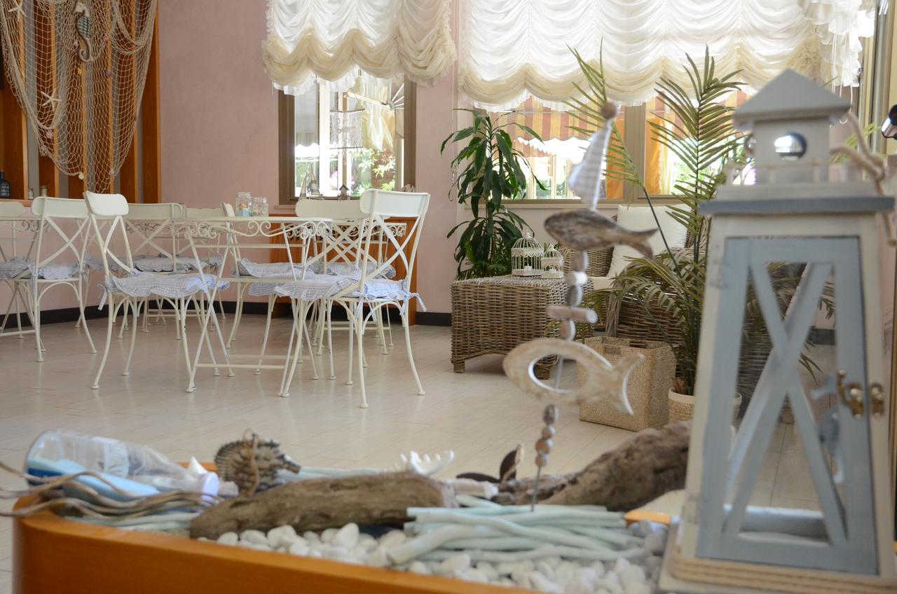 Hotel Monique Червия Экстерьер фото